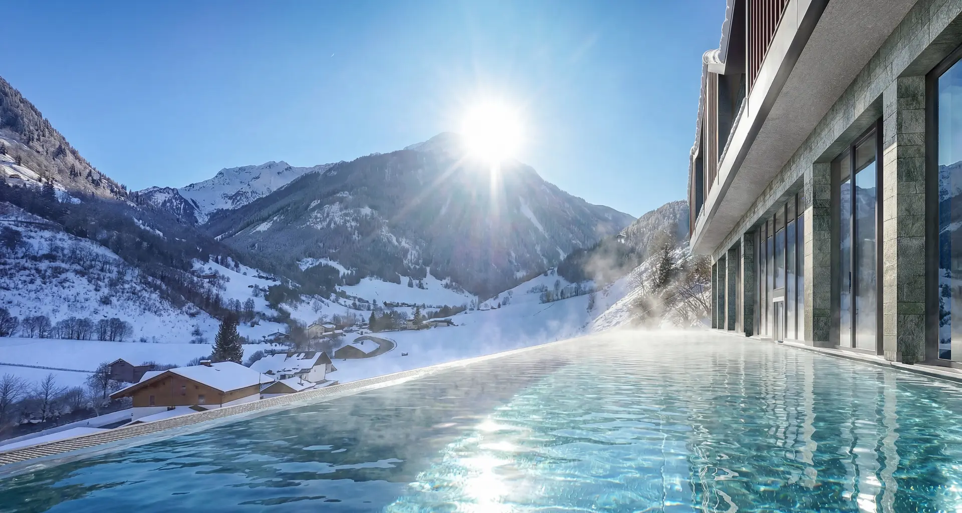 Infinity-Pool mit Bergblick und Sonnenschein in verschneiter Winterlandschaft