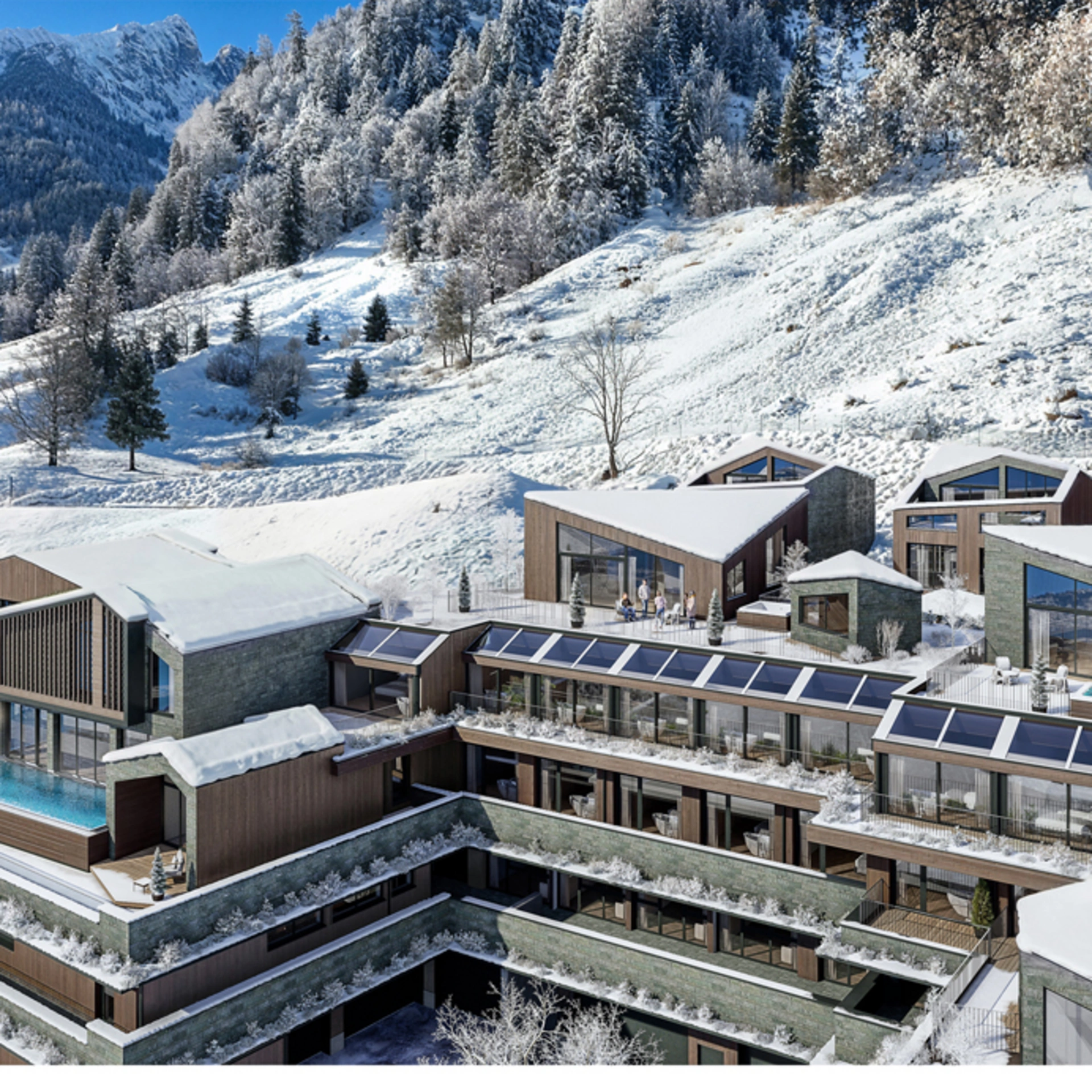 Modernes Hotel mit Außenpool in verschneiter Berglandschaft